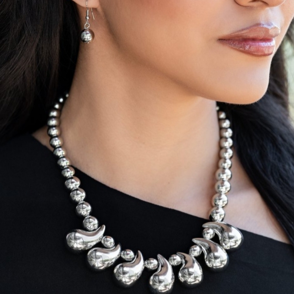 NIB Silver Teadrop necklace with Free earrings